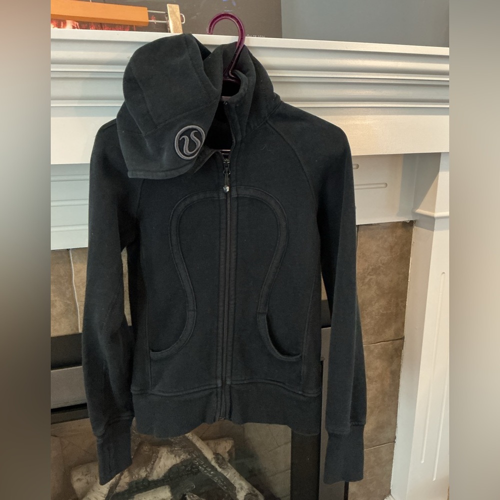 lululemon athletica Women's Dark Black Zip-Up Hoodie!